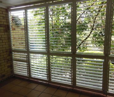 Easy stroll to West End shops and restaurants - Photo 6