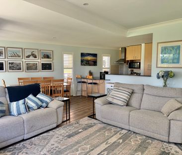 SPACIOUS BEACHSIDE APARTMENT - Photo 1