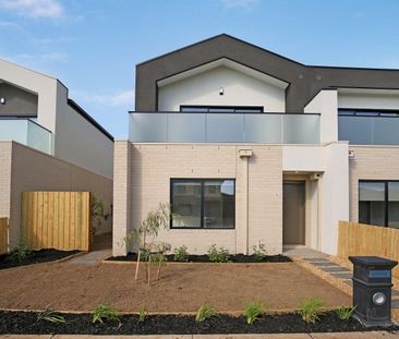 30 England St, Werribee VIC 3030 - Townhouse For Rent | Domain - Photo 4