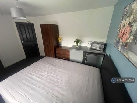 1 bedroom in a house share to rent - Photo 4