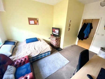 3 bedroom flat to rent - Photo 5