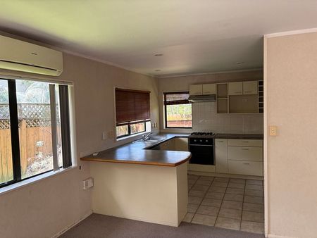 Pet free Brick and tile beauty in the Gardens - Photo 5