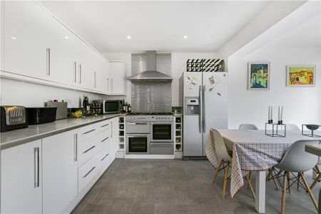 Lincoln Avenue, Twickenham, TW2 6NH - Photo 2