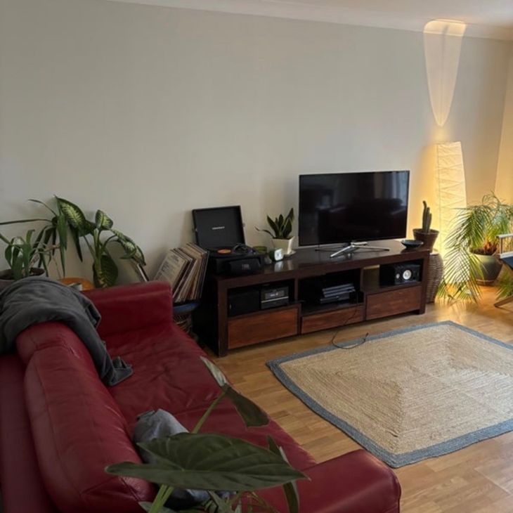 Room in a Shared House, Usborne Mews, SW8 - Photo 1