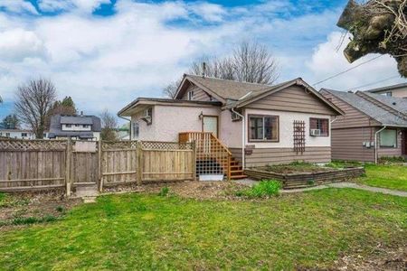 Rustic Home in Downtown Chilliwack - Photo 4