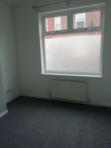 3 Bed Terraced House, South Grove, M13 - Photo 2