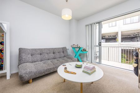 Downtown Sophistication - Photo 3