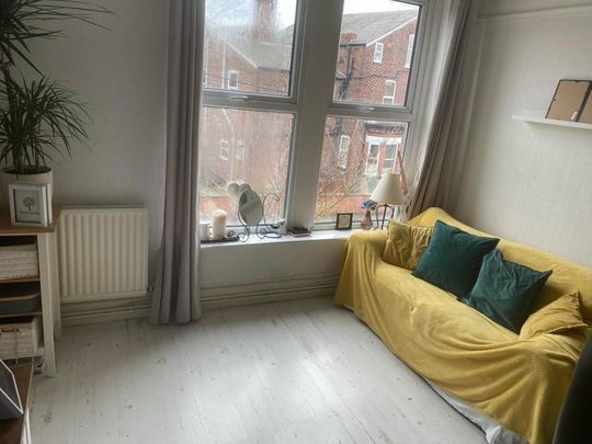 3 bedroom flat to rent - Photo 1