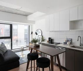 1 room apartment of 62m² in Montreal - Photo 2