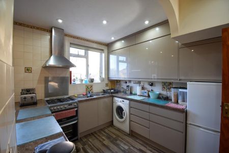 1 bedroom in a house share to rent - Photo 3