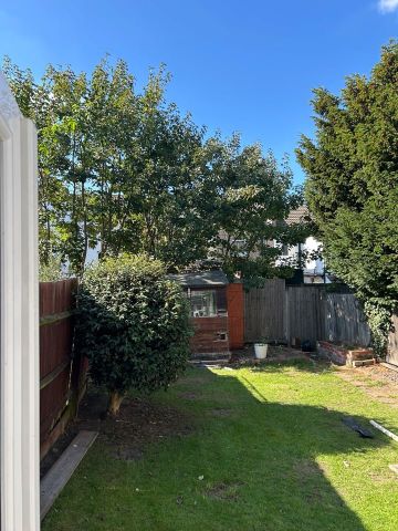 3 Bed Terraced House, Addiscombe Court Road, CR0 - Photo 4