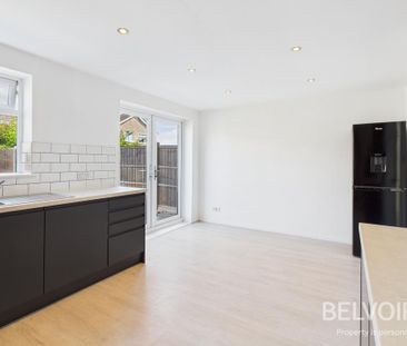 4 bedroom semi-detached house to rent - Photo 5