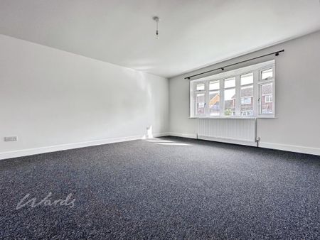 4 bedroom detached house to rent - Photo 2