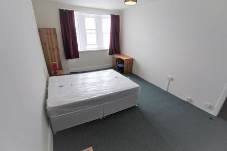 4 bedroom flat to rent - Photo 3
