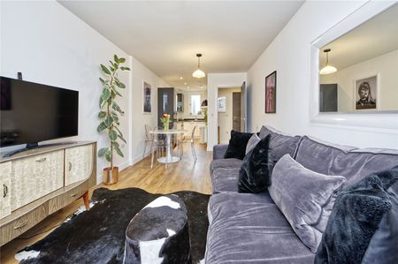 Colonnade Gardens, W3, Askew Road - Photo 2