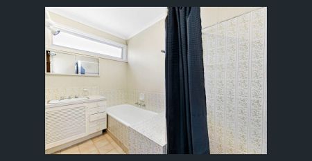 Spacious family Colonial-style home - Photo 3