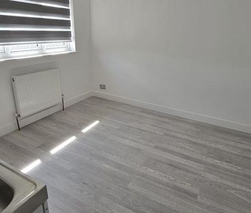 House share to rent - Photo 2