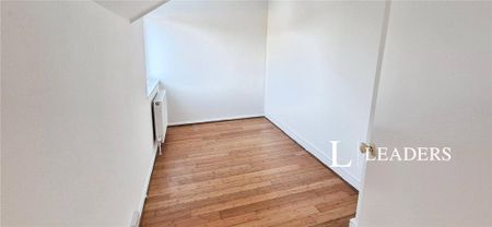 3 bedroom semi-detached house to rent - Photo 5