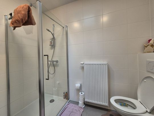 Gerenoveerde knusse rijwoning met tuin. - Photo 1