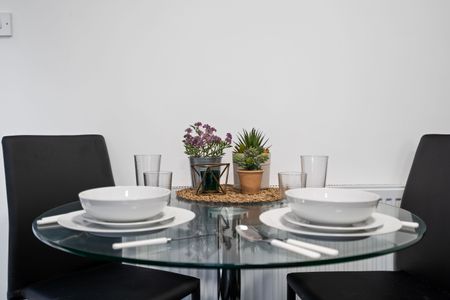 St. Margarets Avenue Room 4 - Photo 2