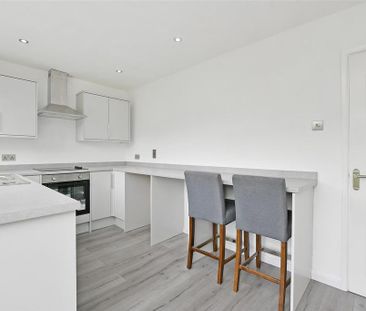 2 bedroom semi-detached house to rent - Photo 3