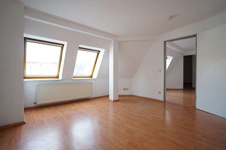 **1 Monat Kaltmietfrei / Helle DG-Wohnung mit 2,5 Zimmern** - Photo 3