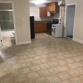 $1800 - 2 bedroom ground level basement suite - Photo 3