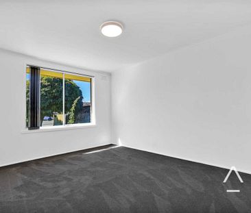 Freshly renovated Modern 3-Bedroom Gem in Ravenswood! - Photo 4