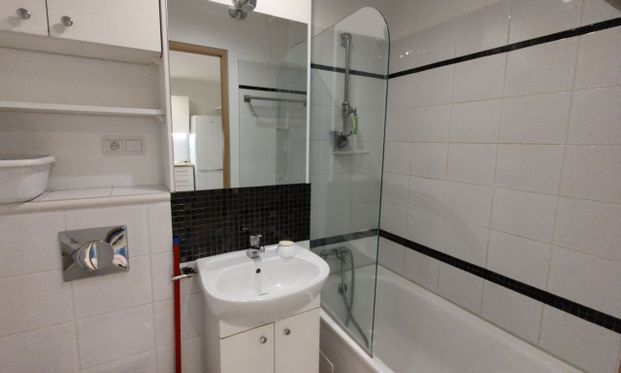 Warszawa, Włochy, Raków, Aleja Dwudziestolatków - Photo 1