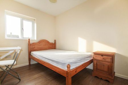 1 bedroom in a house share to rent - Photo 5