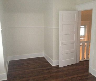 Newly renovated 1 bedroom with fenced yard in the heart of the Cathedral Area - Photo 3