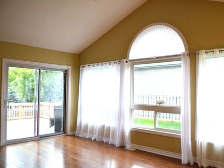 For Lease - 58 Bloxham Place, Barrie, Ontario - Photo 2