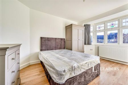 1 bedroom in a house share to rent - Photo 2