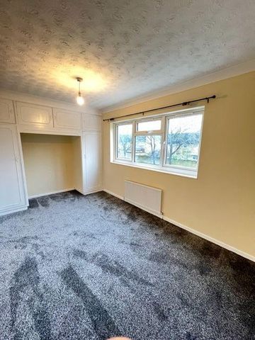 4 bedroom semi-detached house to rent - Photo 4