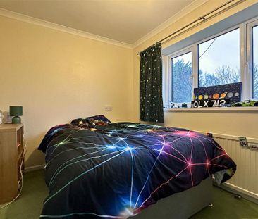 3 bedroom semi-detached house to rent - Photo 5