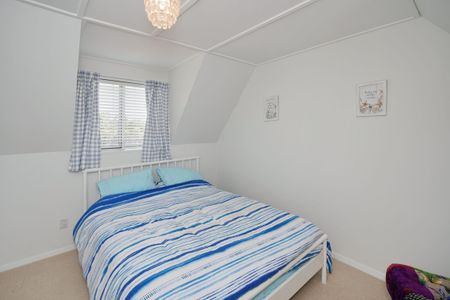 Modern Beachside Living - 3-Bedroom Home in Waikuku Beach - Photo 5