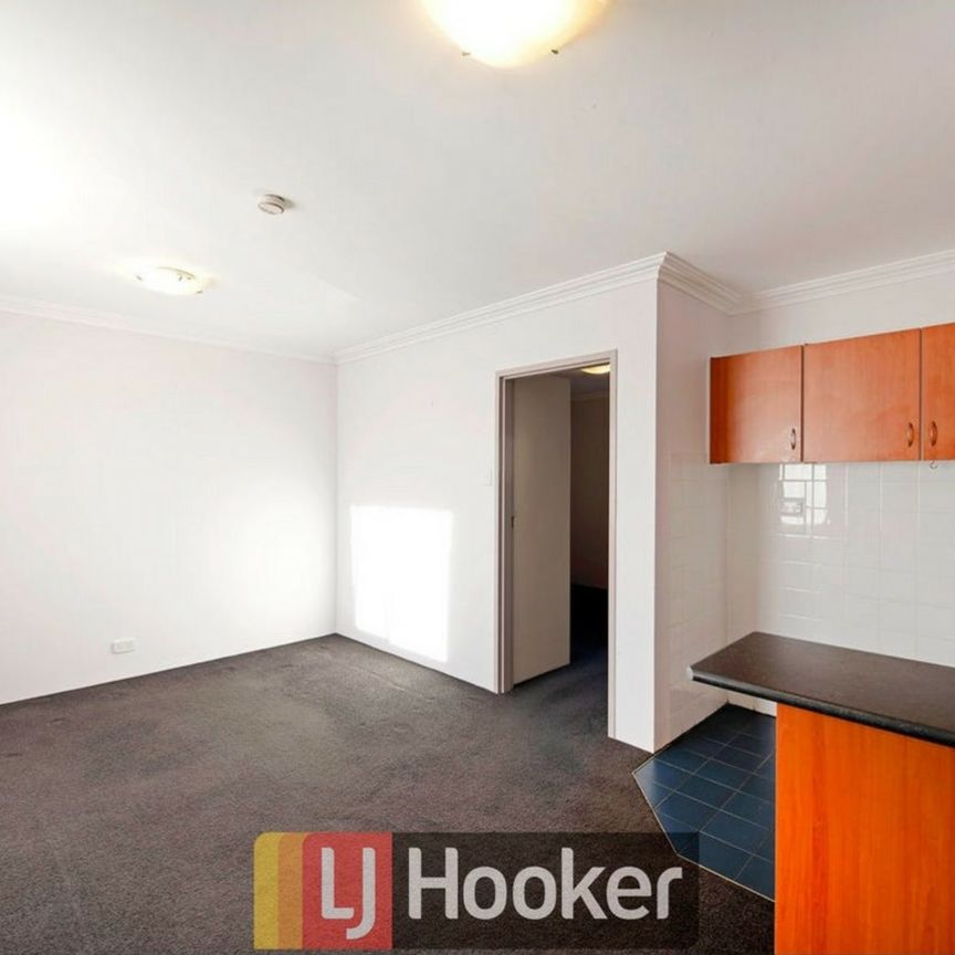 One Bedroom in quiet complex - Photo 1