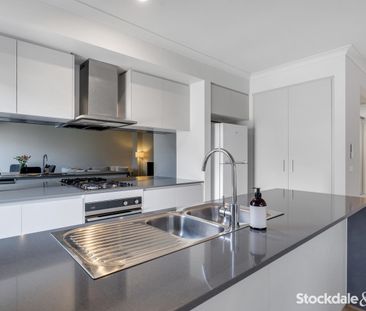 7 Hanover Way, Mickleham, Vic 3064 - Photo 3