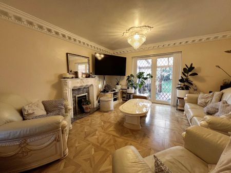 5 bedroom detached house to rent - Photo 2