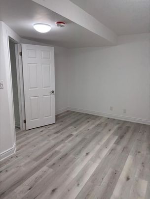 For Lease - 5321 Durie Road Unit# Legal basement SEP ENTRAN, Mississauga, Ontario - Photo 1