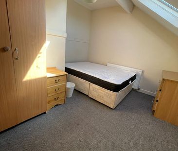 Room in a Shared House, Hessle View, LS6 - Photo 2