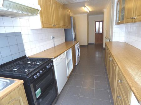 3 bedroom terraced house to rent - Photo 5