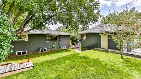 3 Bedroom Bungalow For Rent In Highwood: One Pet Allowed 1 Month Free Special Incentive - Photo 4