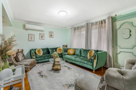 Well-Presented 3 Bedroom Home in Convenient Location - Photo 2