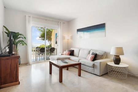 2 Bedroom Apartment For Rent in Estepona, Málaga - Photo 2