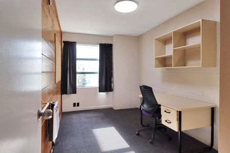 5 BEDROOM LIVING! - Photo 5