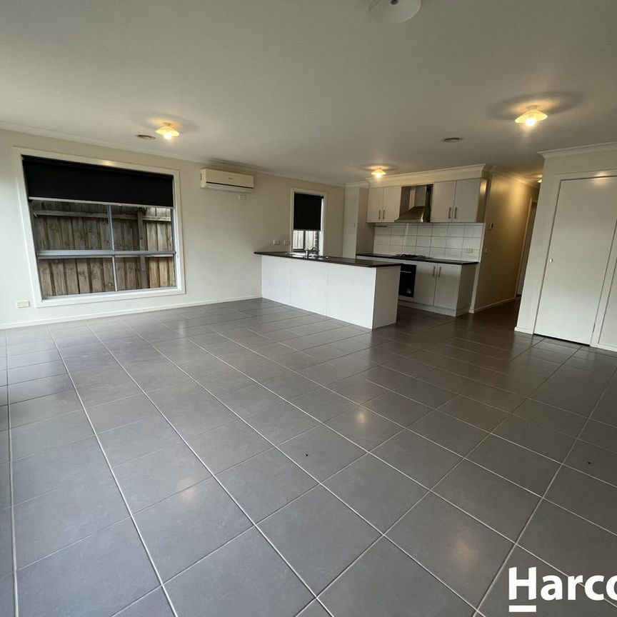 LOW MAINTENANCE LIVING IN GREAT LOCATION - Photo 1