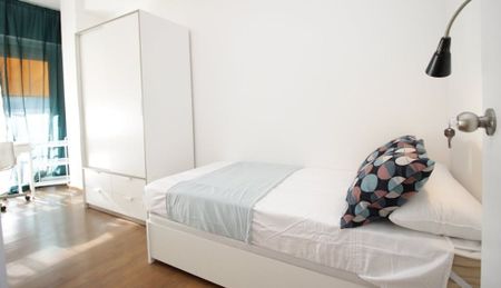 Carrer de González Tablas, Barcelona, Catalonia 08034 - Photo 5