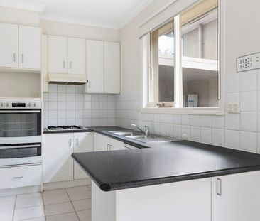 Light-Filled Villa in Prime Caulfield South Location - Photo 5