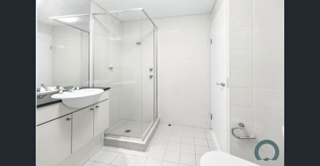 Location & Style - Photo 2